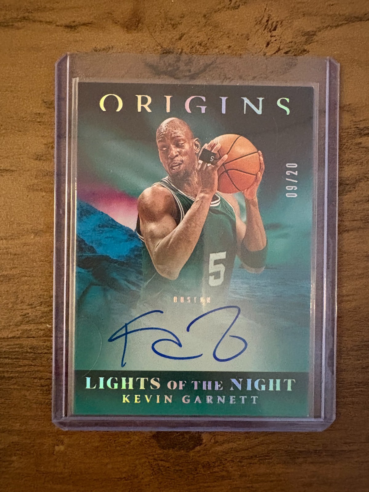 25/26 Panini Origins Kevin Garnett Lights Of The Night On-Card Auto /20 SP 25/26 Panini Origins Kevin Garnett Lights Of The Night On-Card Auto /20 SP