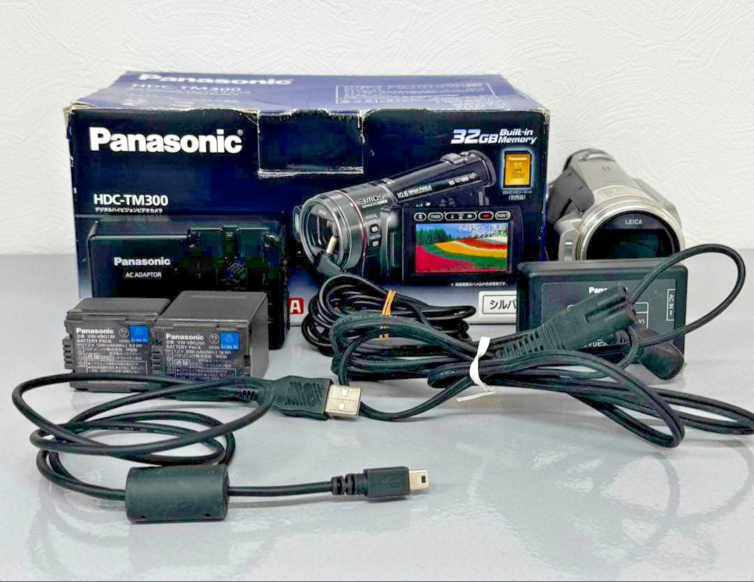 Panasonic HDC-TM300 Full HD Camcorder 3MOS 32GB Digital Video Camera Leica 12x Panasonic HDC-TM300 Full HD Camcorder 3MOS 32GB Digital Video Camera Leica 12x