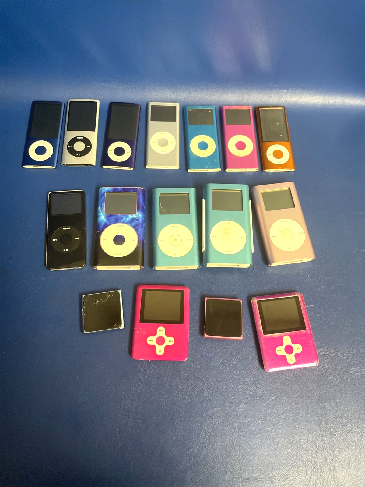 LOT OF 16X MIX MODELS AS IS / UNTESTED IPOD MANO . LOT OF 16X MIX MODELS AS IS / UNTESTED IPOD MANO .