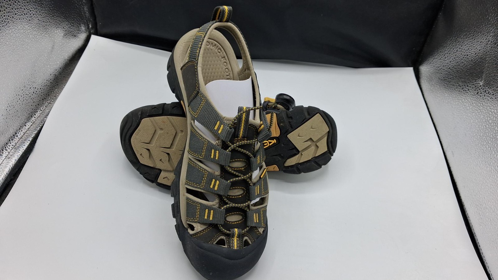 KEEN - Newport H2 M, Raven, Size 10 (Moderate Wear)