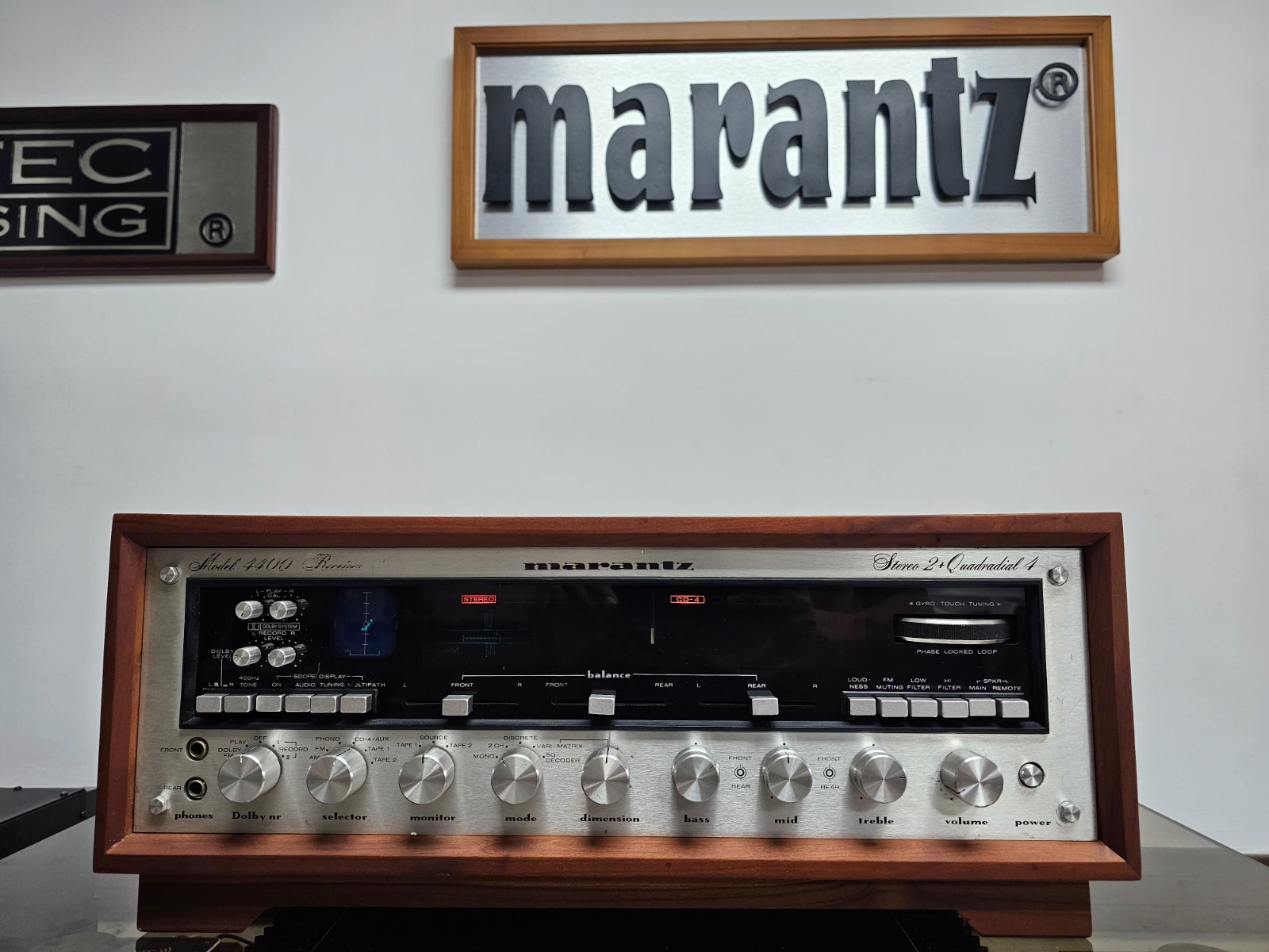 Marantz 4400 AM/FM Vintage Receiver with Wood Case Serviced (Read Description)