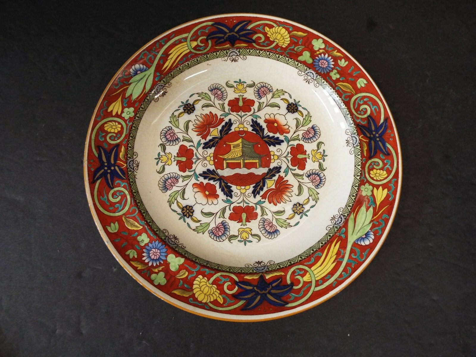 C. 1875 ENGLISH WEDGWOOD PAGODA PATTERN EARTHENWARE PLATE C. 1875 ENGLISH WEDGWOOD PAGODA PATTERN EARTHENWARE PLATE