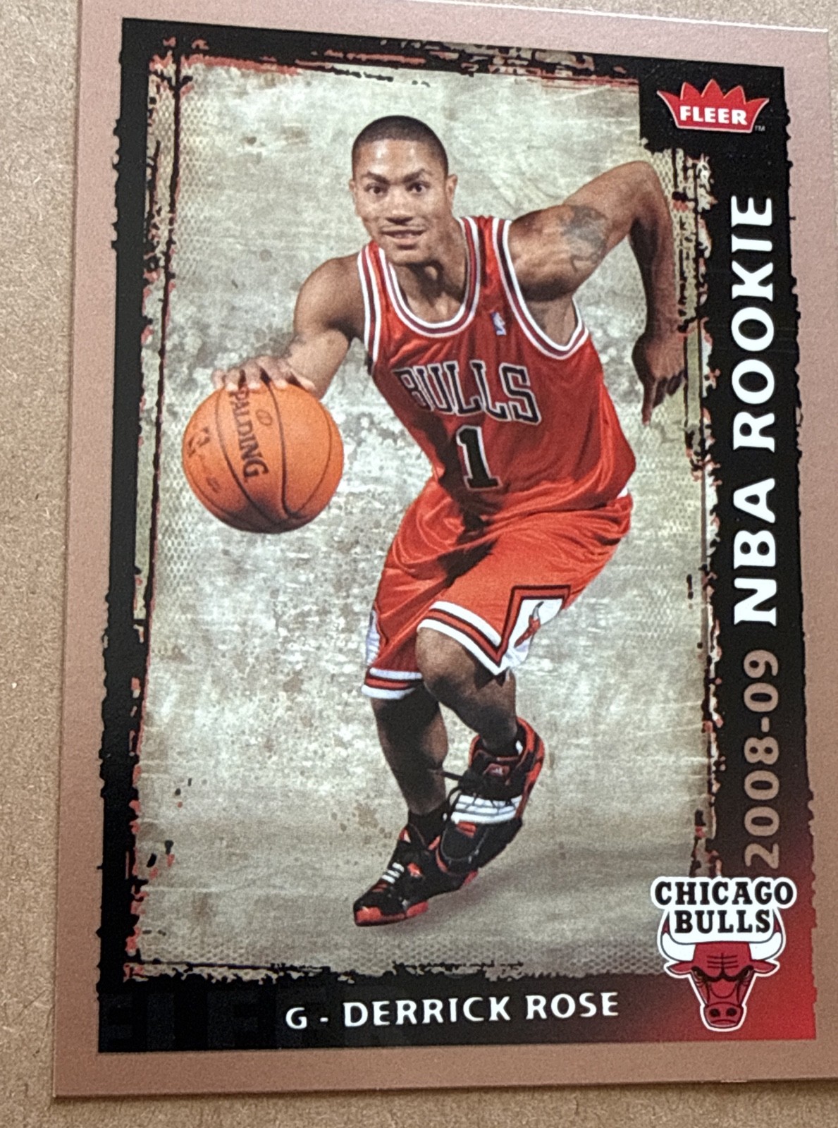 2008-09 Fleer - 2008-09 NBA Rookie Derrick Rose #201 (RC)