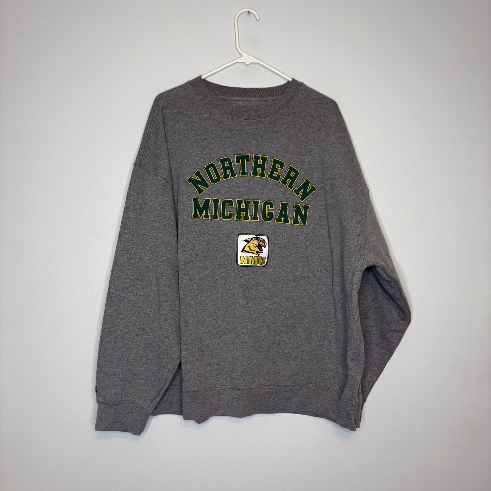 VTG Northern Michigan University Sweatshirt Adult Size 2XL Pullover Wildcats NMU