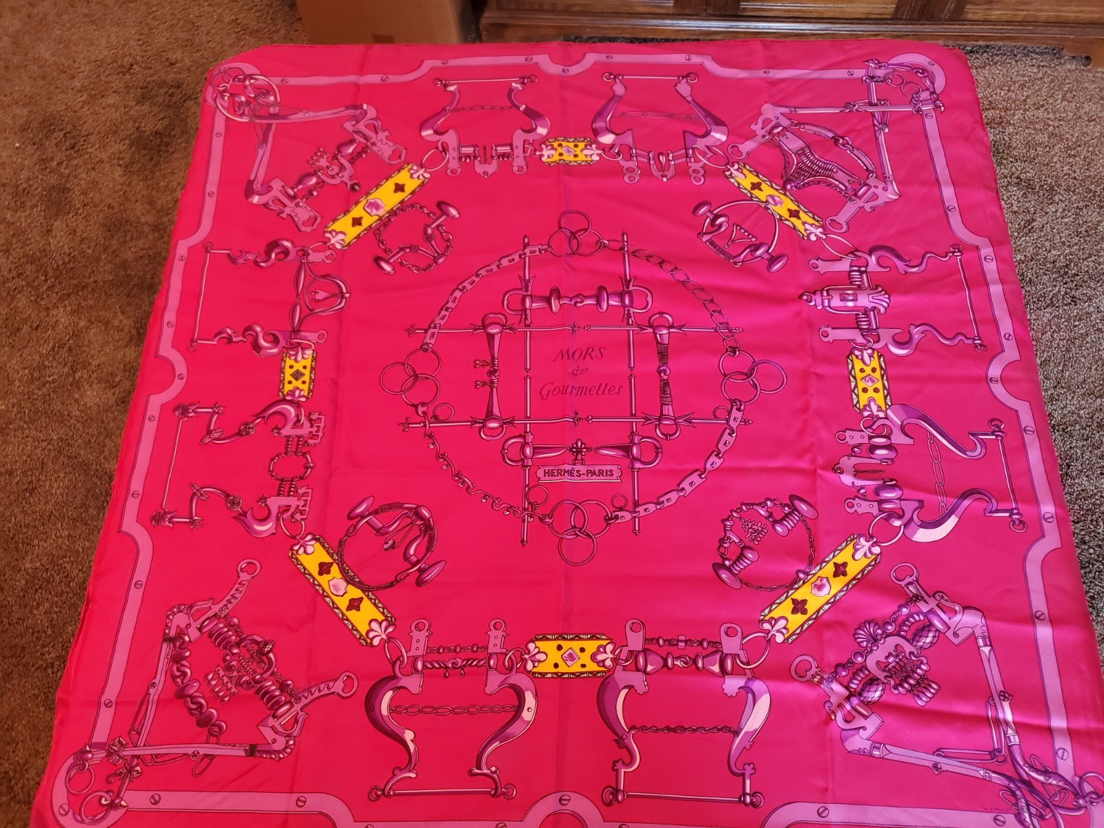 Hermès Carré 90 MORS ET GOURMETTES REMIX Pink Horseback and Chain Scarf Silk