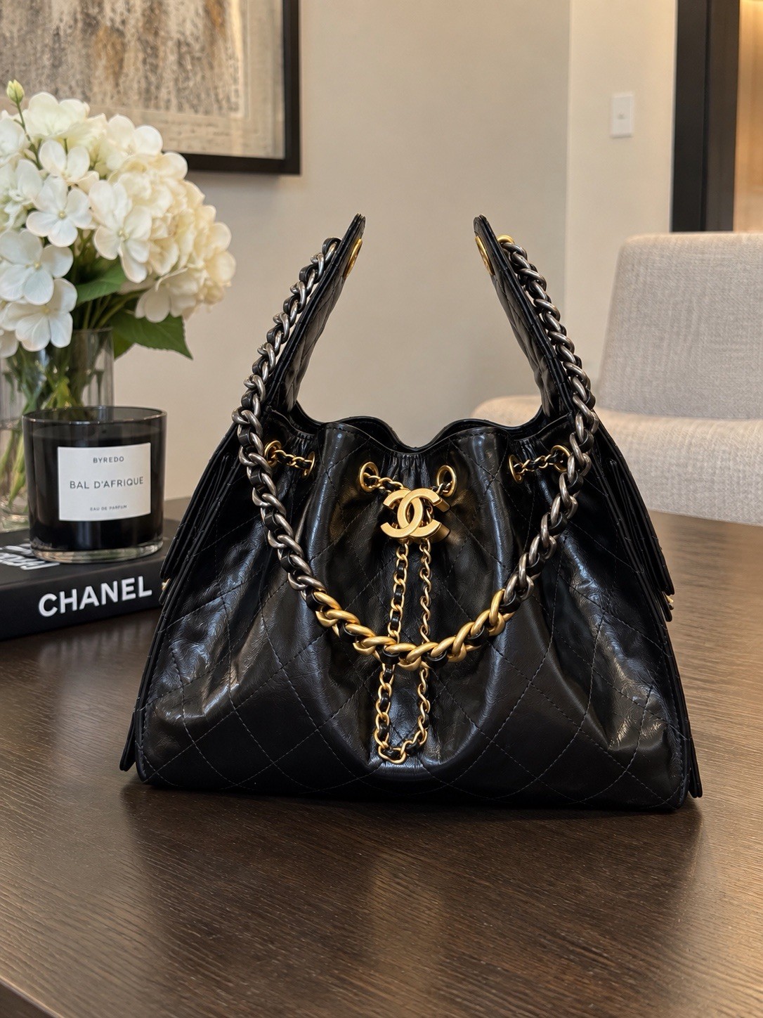 Chanel 25 Hobo Bag Small Black Calfskin Leather Antique Gold hardware Chanel 25 Hobo Bag Small Black Calfskin Leather Antique Gold hardware