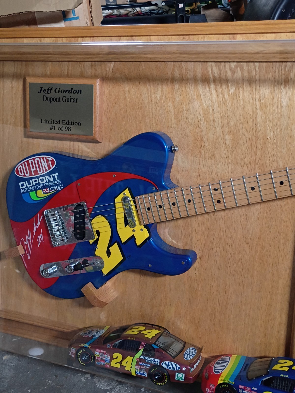 Peavey reactor jeff gordon guitar #1 of #98. Very rare hard to find. Peavey reactor jeff gordon guitar #1 of #98. Very rare hard to find.