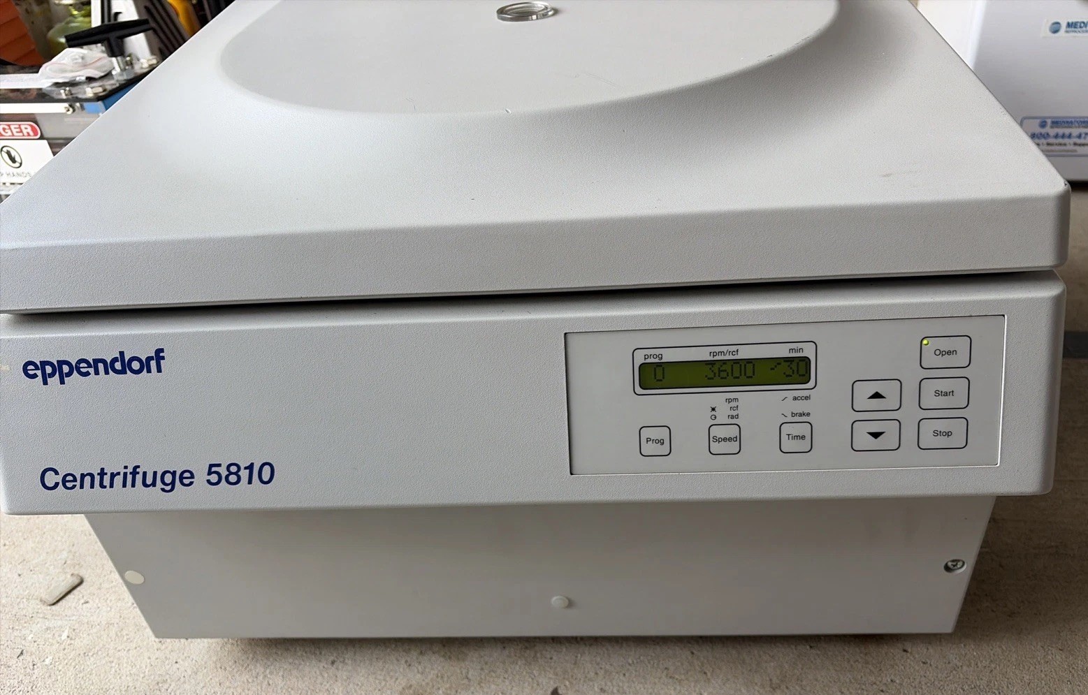 Eppendorf 5810 Centrifuge 120V 3600 RPM - Working Unit - See Photos