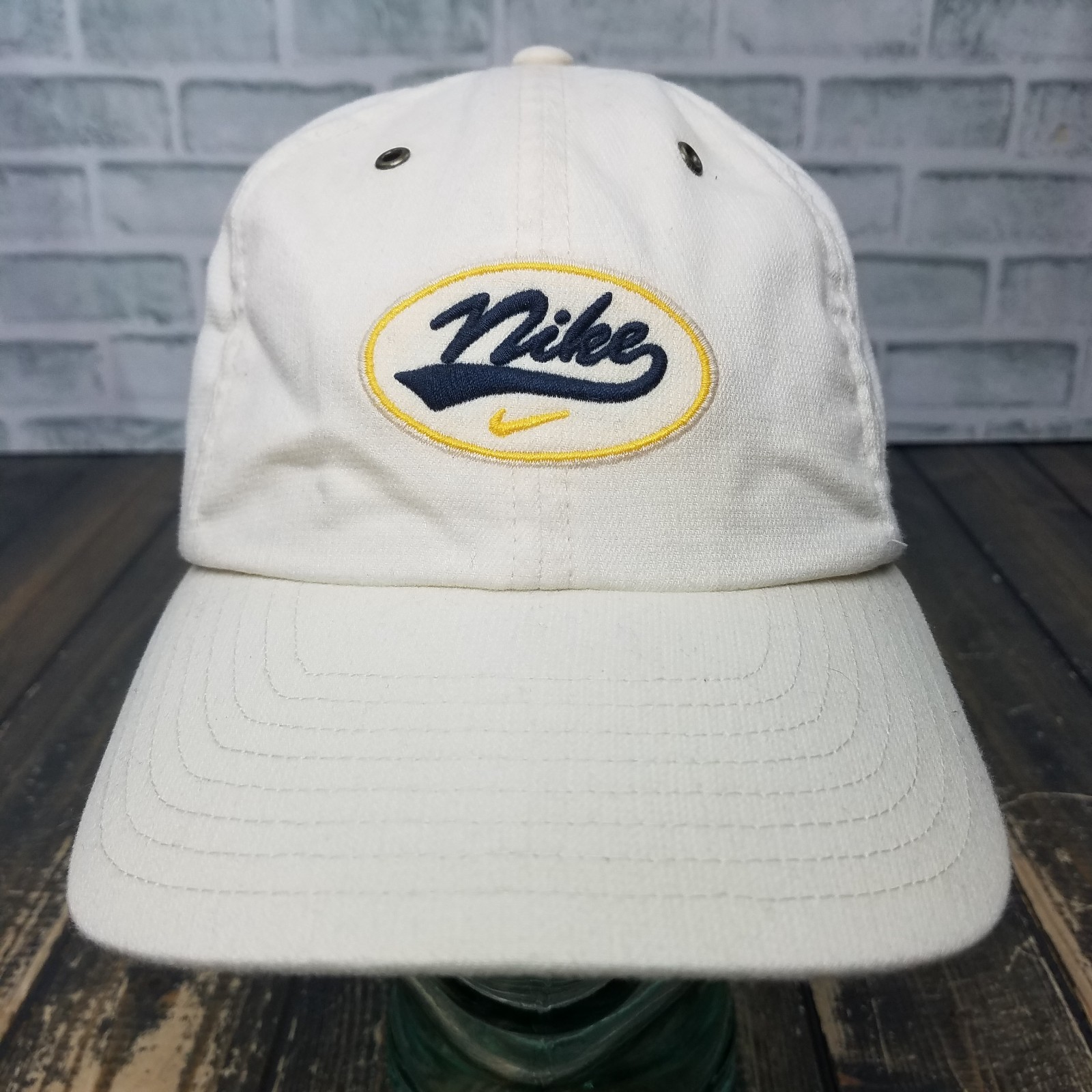 Nike Script Hat Cap Strapback Men\'s Cream Lightweight Golfing Casual
