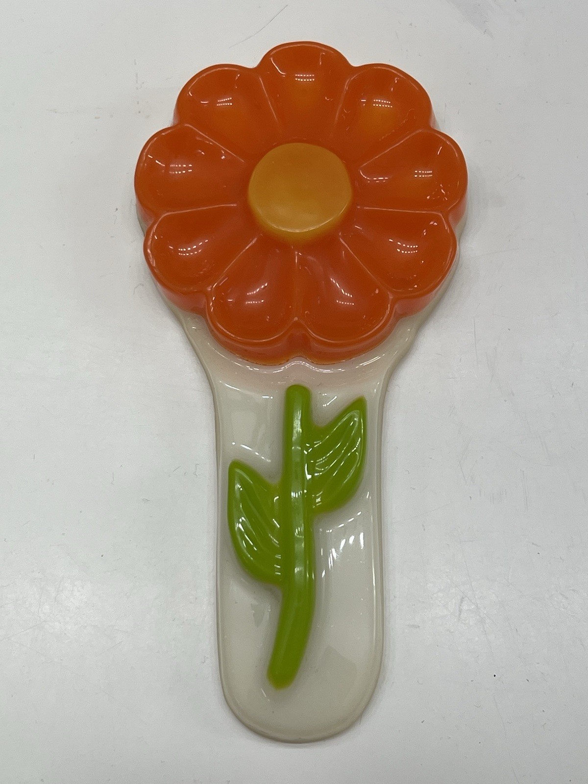 Vintage 60’s/70’s Wondermold Acrylic Lucite MCM Flower Daisy Wall Plaque Pop Art Vintage 60’s/70’s Wondermold Acrylic Lucite MCM Flower Daisy Wall Plaque Pop Art