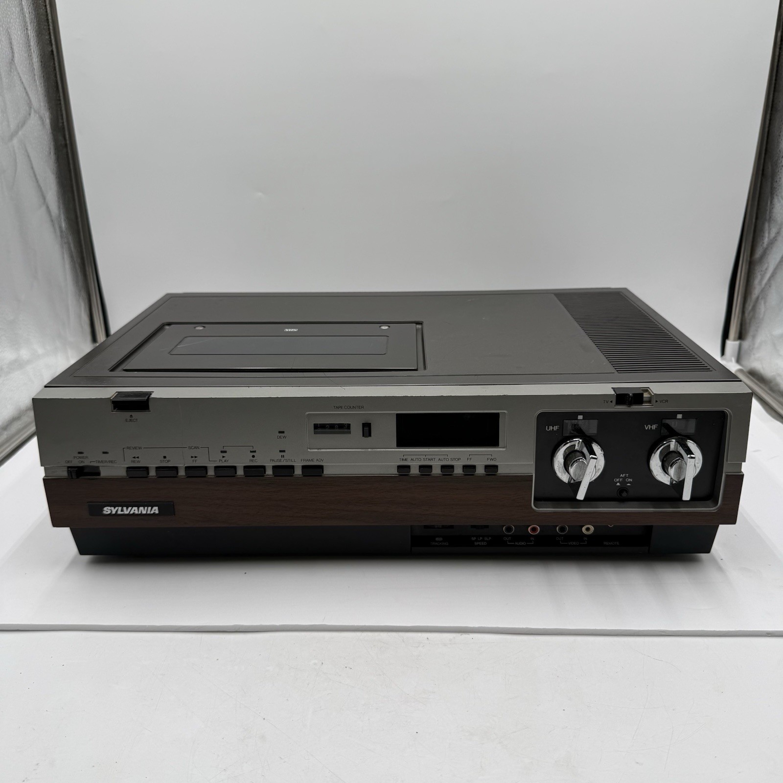 C13 Vintage Sylvania Top Loading VCR VHS Player VC2215BK01 Parts  Needs Belts