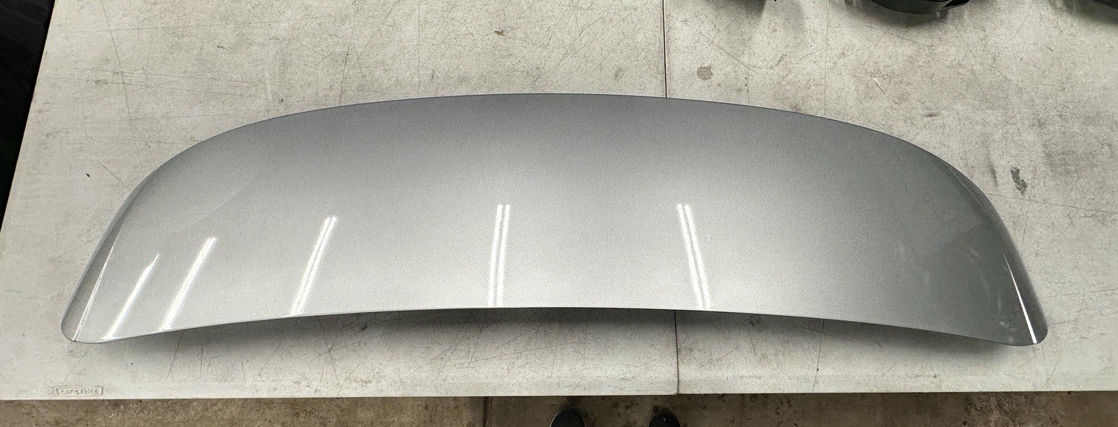 2012-15 MERCEDES ML350 W166 LIFTGATE TAILGATE UPPER SPOILER SILVER OEM 2012-15 MERCEDES ML350 W166 LIFTGATE TAILGATE UPPER SPOILER SILVER OEM