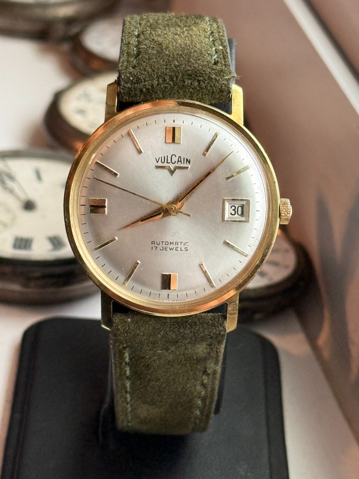 Vintage Vulcain Automatic 17J Gold Tone Date Watch 34mm