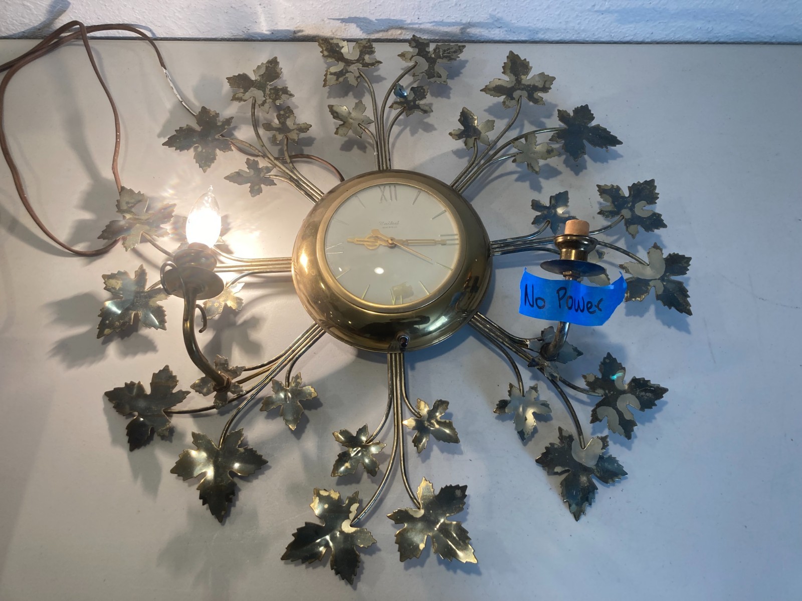 Gold United Vintage MCM United Starburst Ivy Leaves Electric wall clock