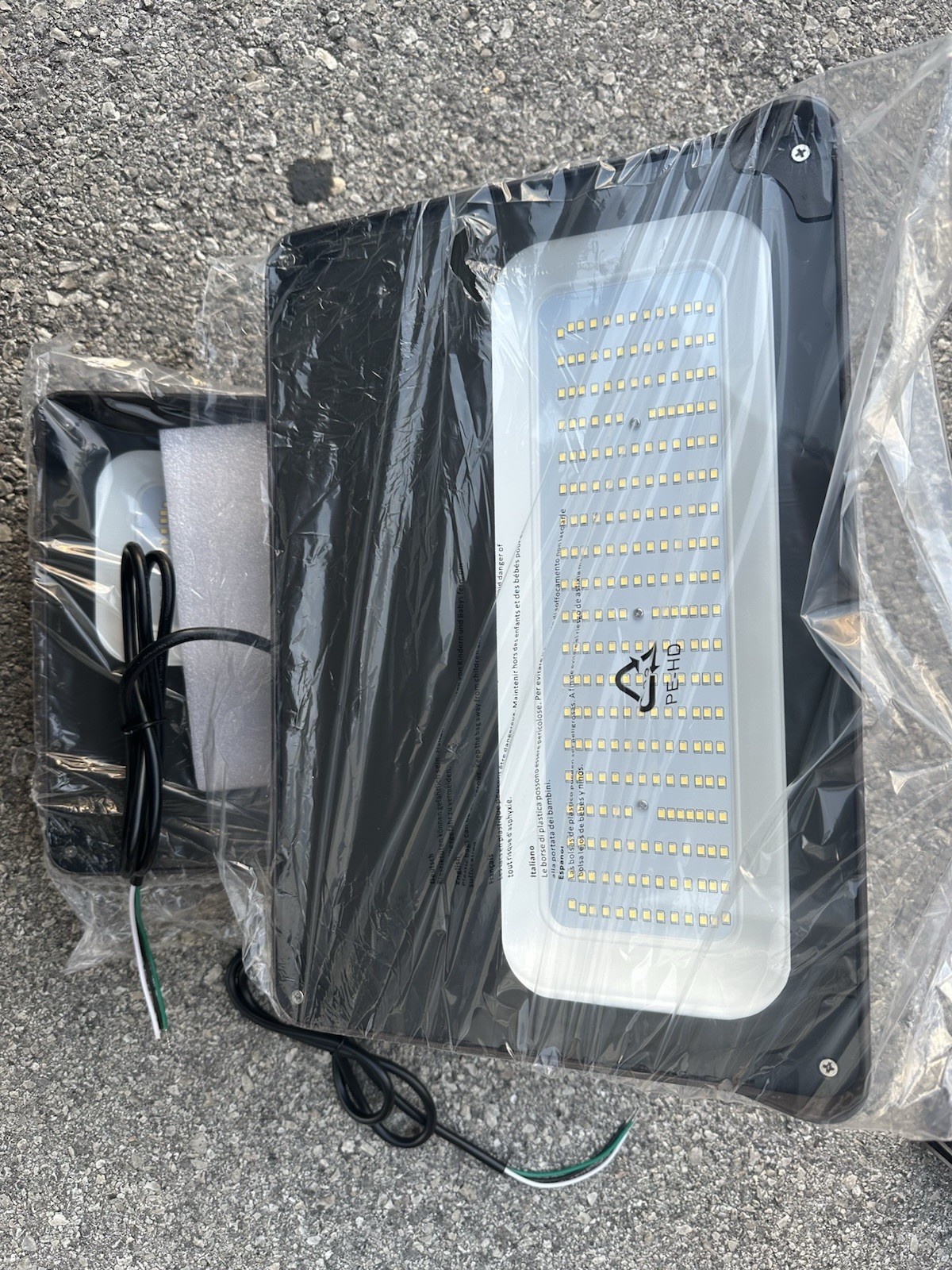 Lightdot 200W Led Flood Lights Outdoor, 28000LM LED Stadium Lights with Photocel Lightdot 200W Led Flood Lights Outdoor, 28000LM LED Stadium Lights with Photocel