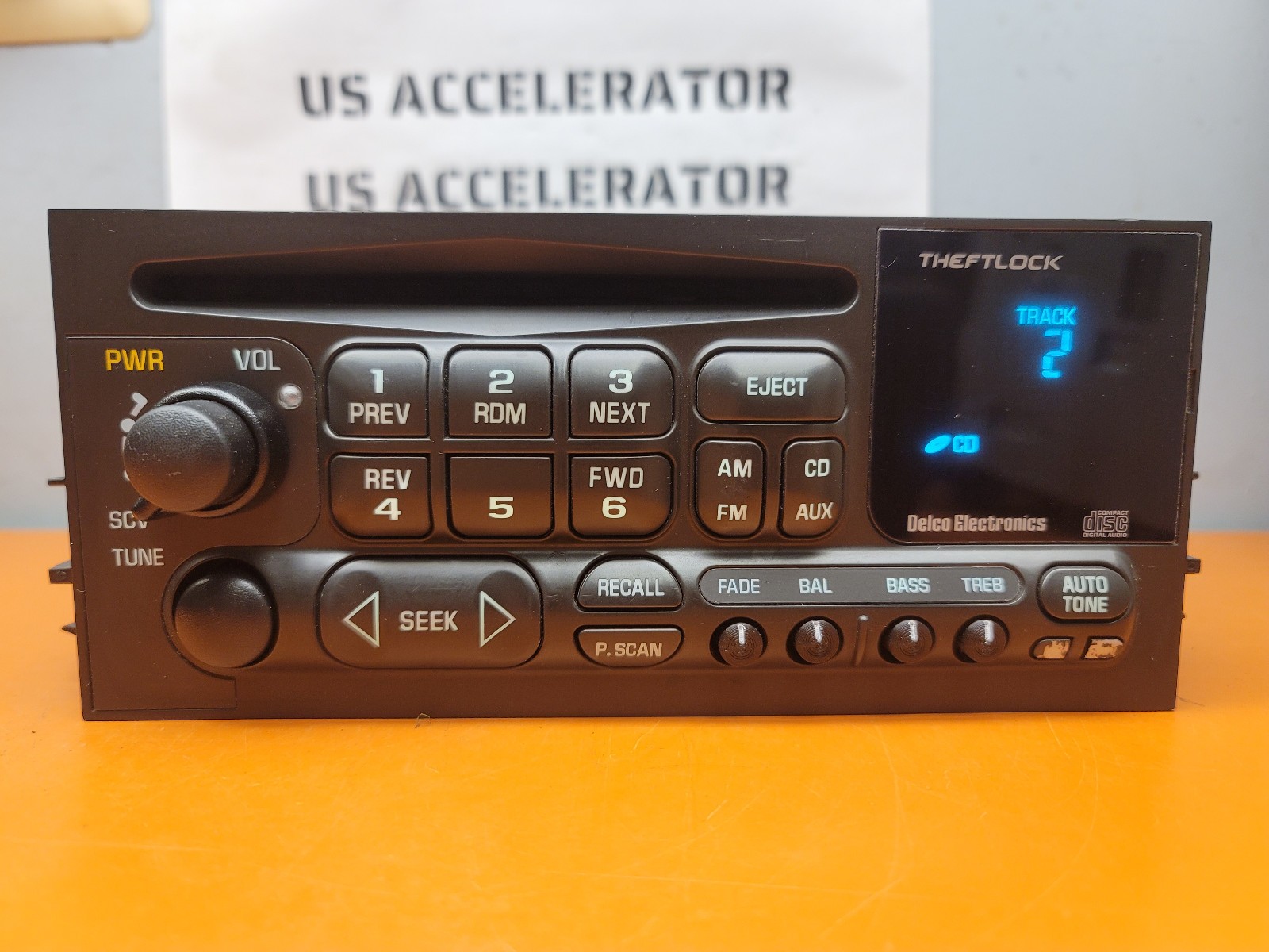GENUINE DELCO CHEVY GMC 1995-2002 TRUCK CLIPS RADIO STEREO CD PLAYER w/ LED GENUINE DELCO CHEVY GMC 1995-2002 TRUCK CLIPS RADIO STEREO CD PLAYER w/ LED