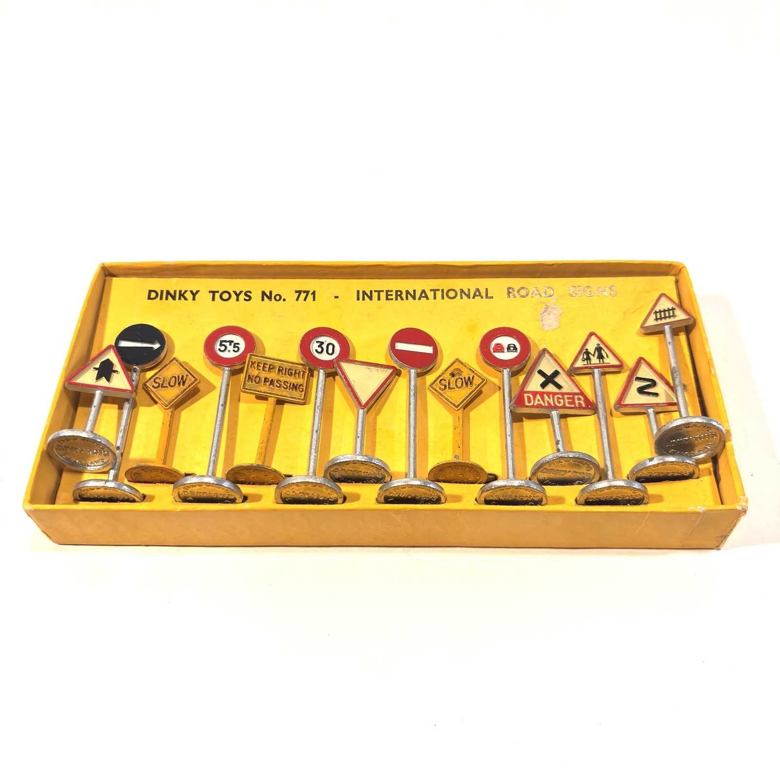 Dinky Toys International Road Sign Set #771 with Original Box