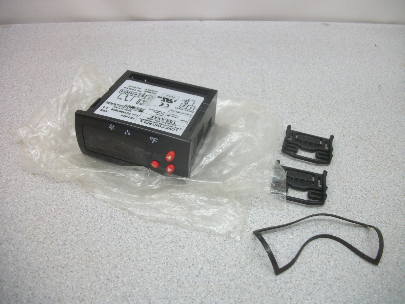 DWYER LOVE CONTROLS TEMPERATURE CONTROLLER TS2-XXXX NOB