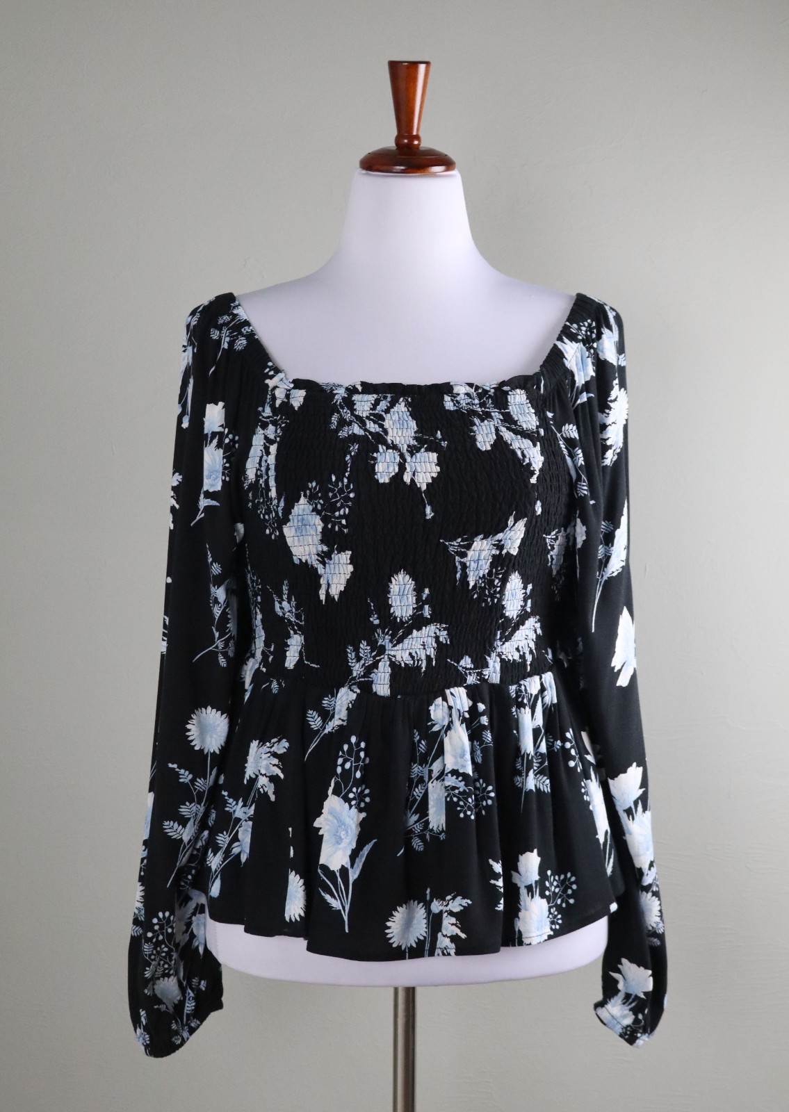 TORRID NWT $59 Smocked Bodice Blouse Penny Toss Floral Top Size 1 US 1X