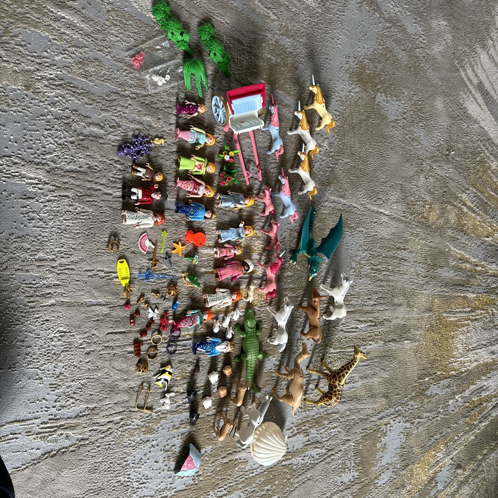 Huge Playmobil Lot  Figures Headgear Animals  Acc . 80+ Pieces Check Pictures