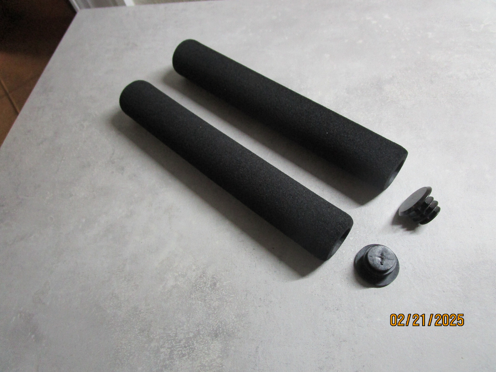 Schwinn Airdyne REPLACEMENT HANDLE-BAR GRIPS (Last pair) Schwinn Airdyne REPLACEMENT HANDLE-BAR GRIPS (Last pair)