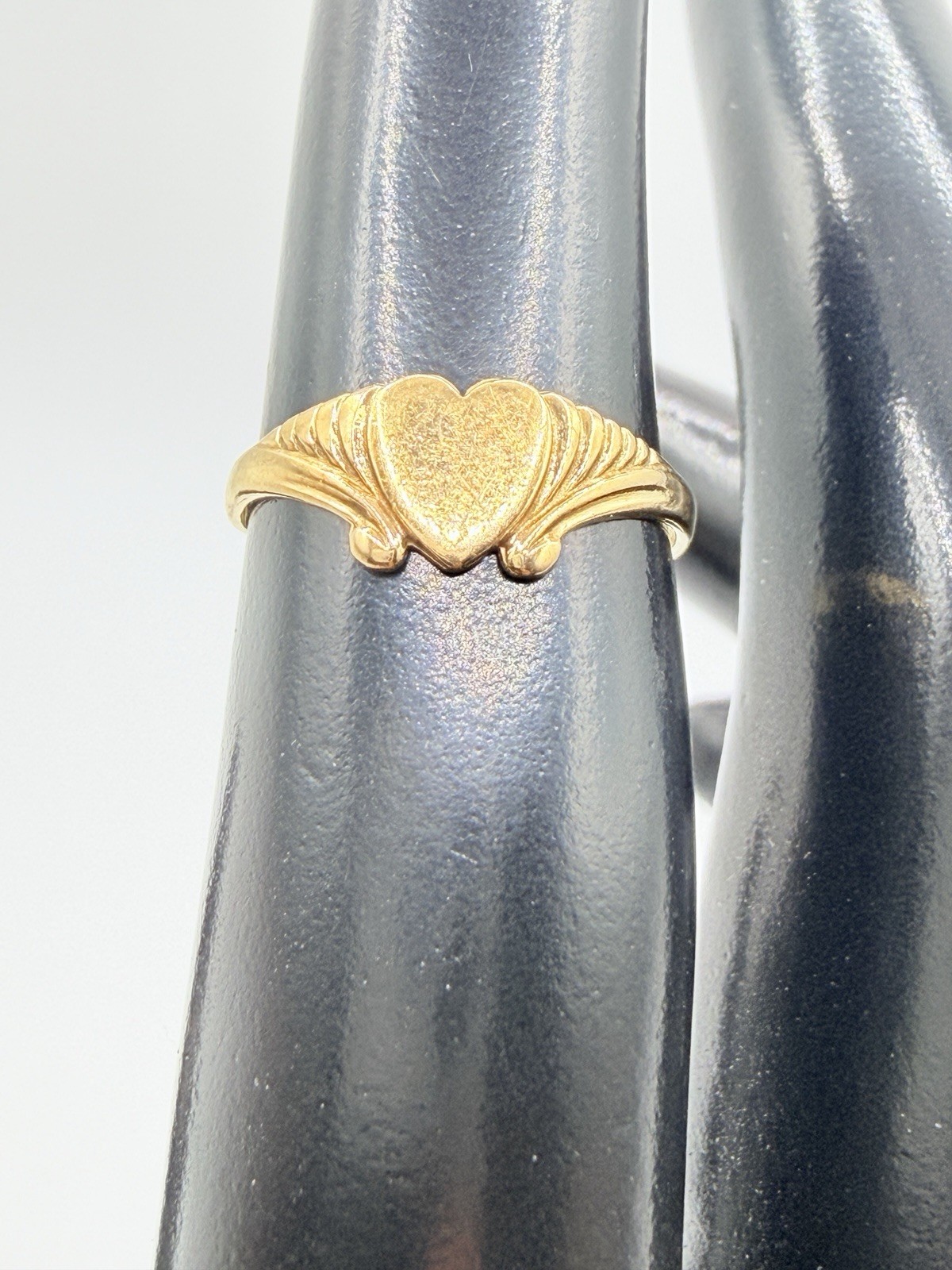 Vintage Heart Signet 10K Yellow Gold Band Ring Size 4