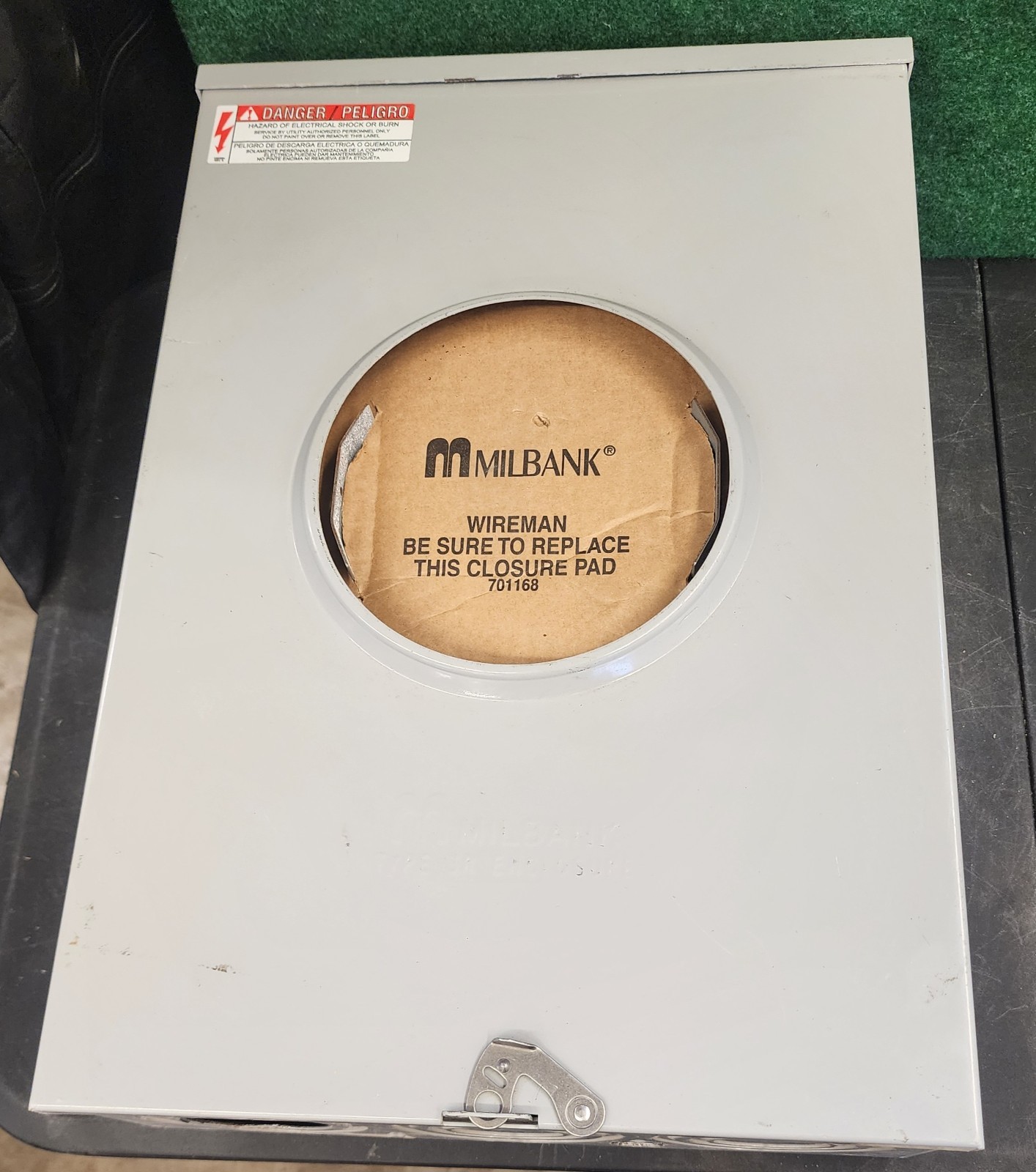 MILBANK SERIES 9500L TYPR 3R ENCLOSURE 4 WIRE 200 AMP 600 VAC