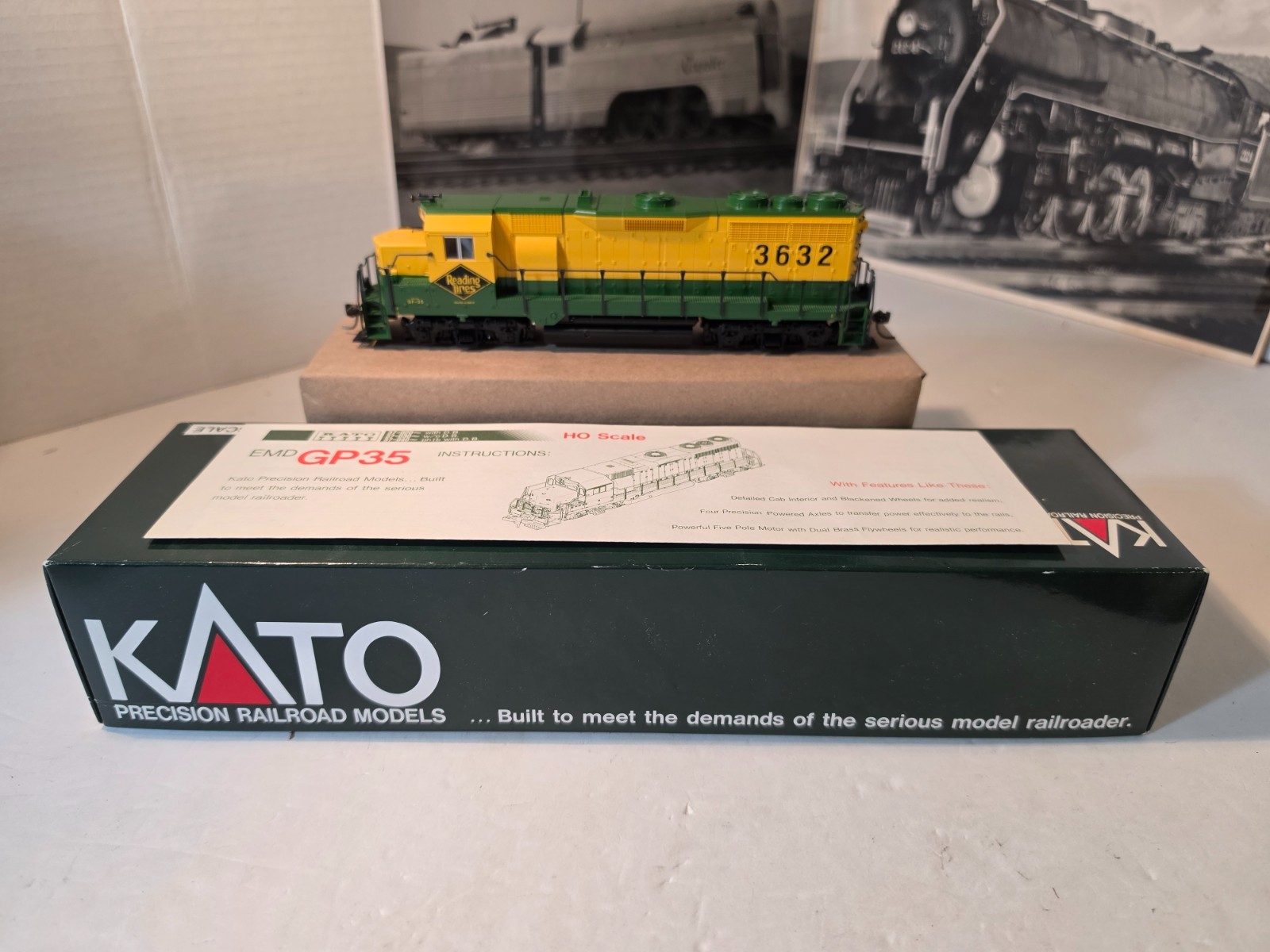 HO Scale KATO EMD GP35 Phase 1b 37-04D Reading Lines Diesel Locomotive 3646 OB