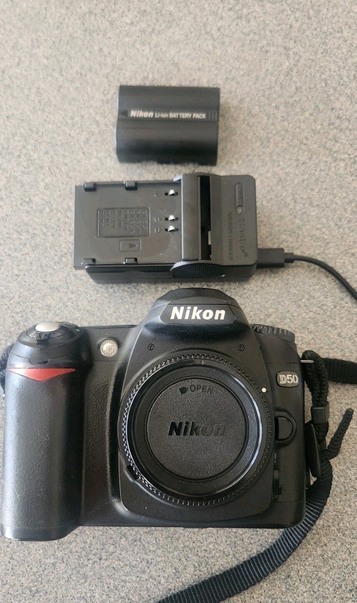 Nikon D50 6.1MP DSLR Camera BODY ONLY w/2 Batteries and Charger – Tested working