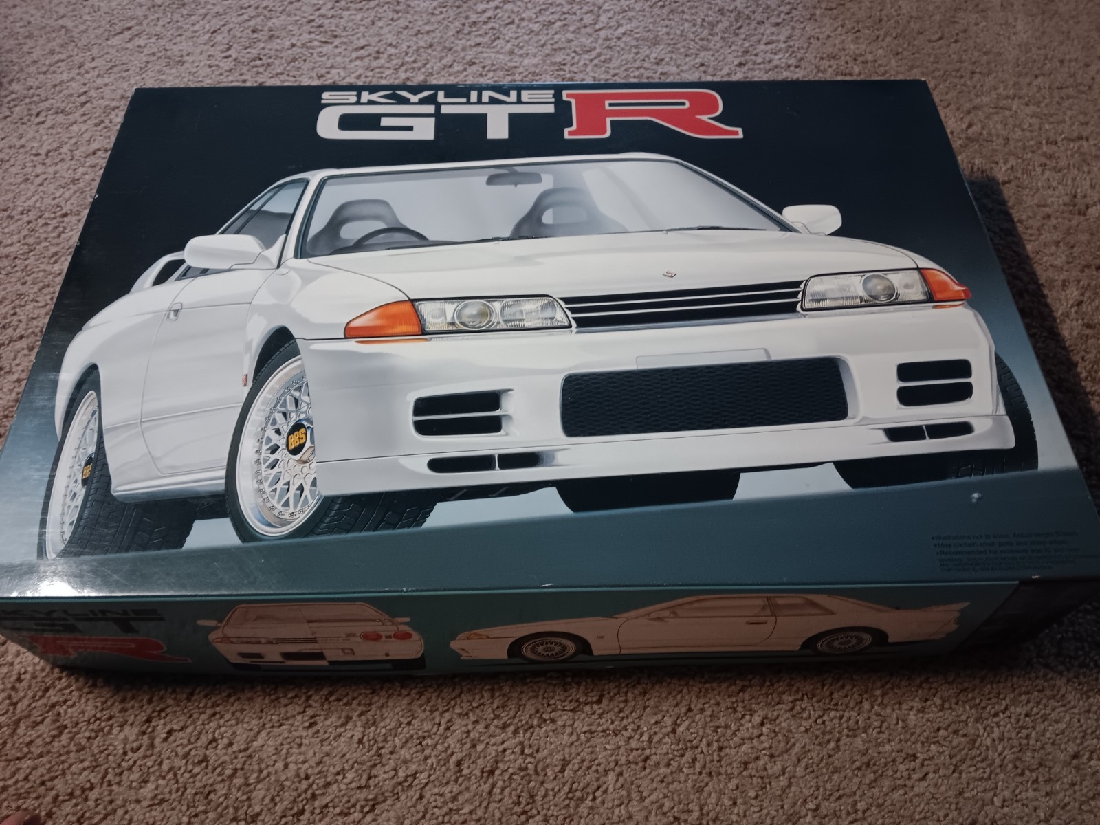 Fujimi 1/12 Skyline R32 Crystal White Version Plastic Model Kit-Rare Fujimi 1/12 Skyline R32 Crystal White Version Plastic Model Kit-Rare