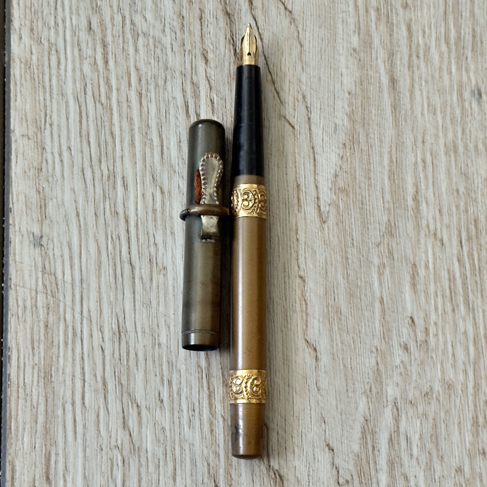 Matchless No. 1001 Ornate Gold Filled Trim Fountain Pen w/Warranted 14 Karat Nib