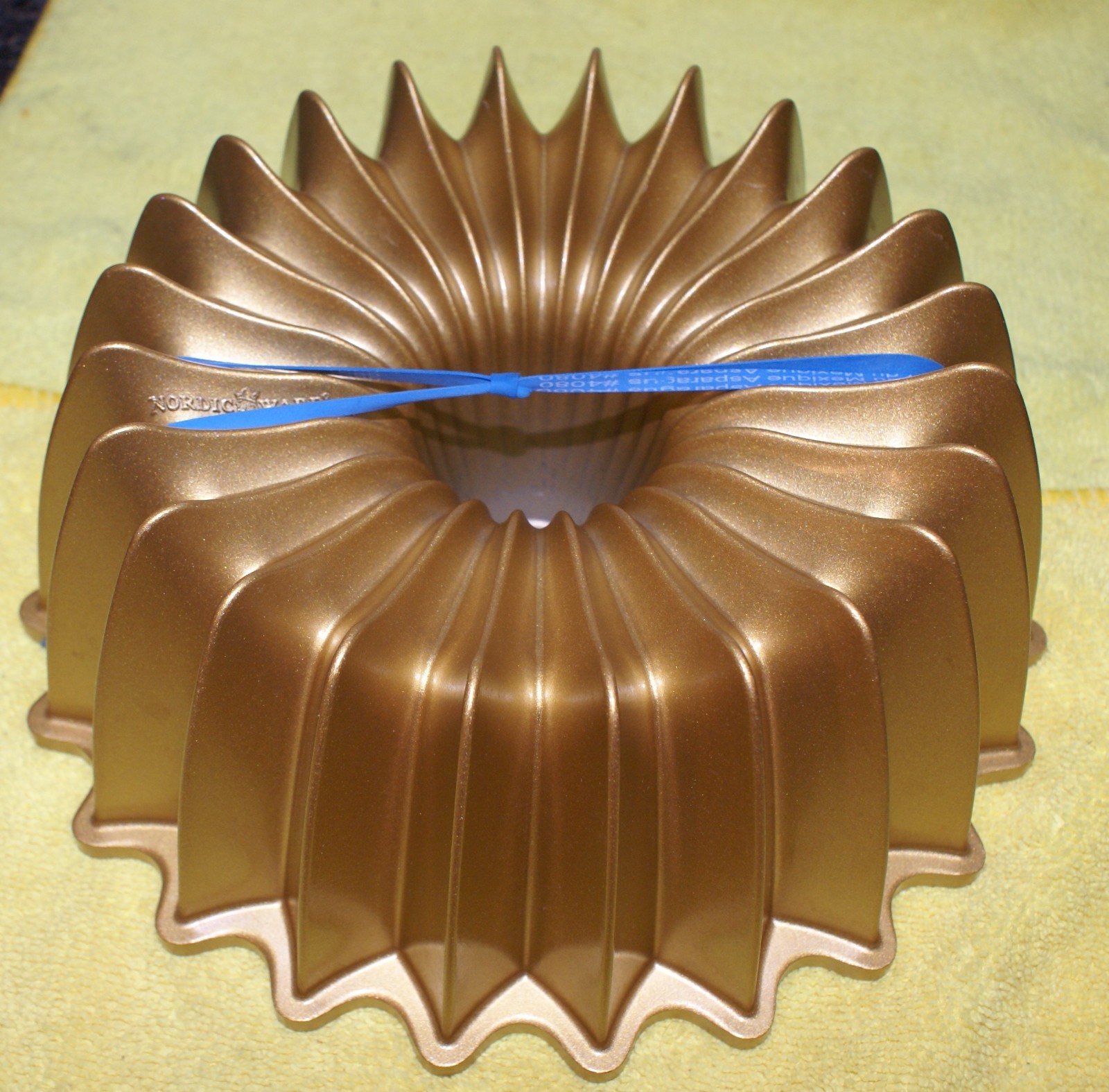 NORDIC WARE BRILLIANCE BUNDT PAN