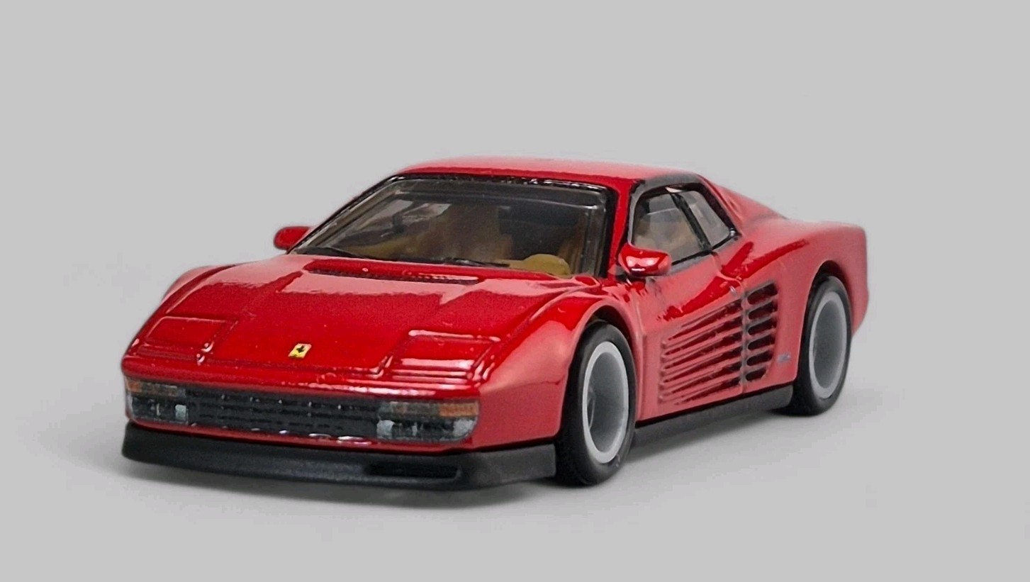 FERRARI TESTAROSSA Sports Car Diorama Collectible DieCast Model 1:64 Red LOOSE
