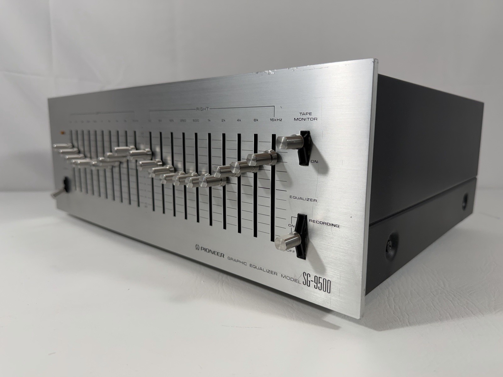 Pioneer SG-9500 Vintage Graphic Equalizer Analog Clean Silver Face Works Read