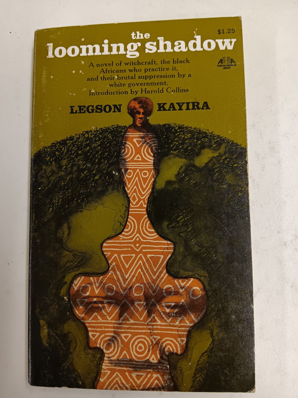 RARE  The Looming Shadow by Legson Kayira   1967 PAPERBACK COLLIER BOOKS 1967