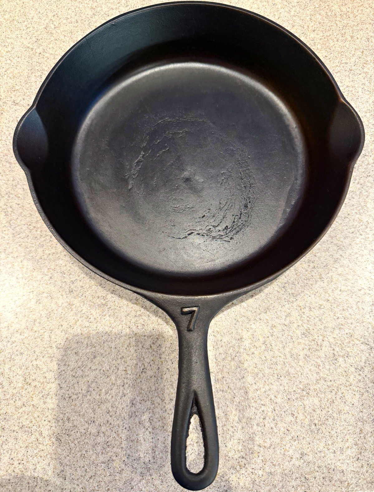RAISED #7 No 7 ON HANDLE GATE MARKED CAST IRON SKILLET DEAD FLAT GRISWOLD GHOST