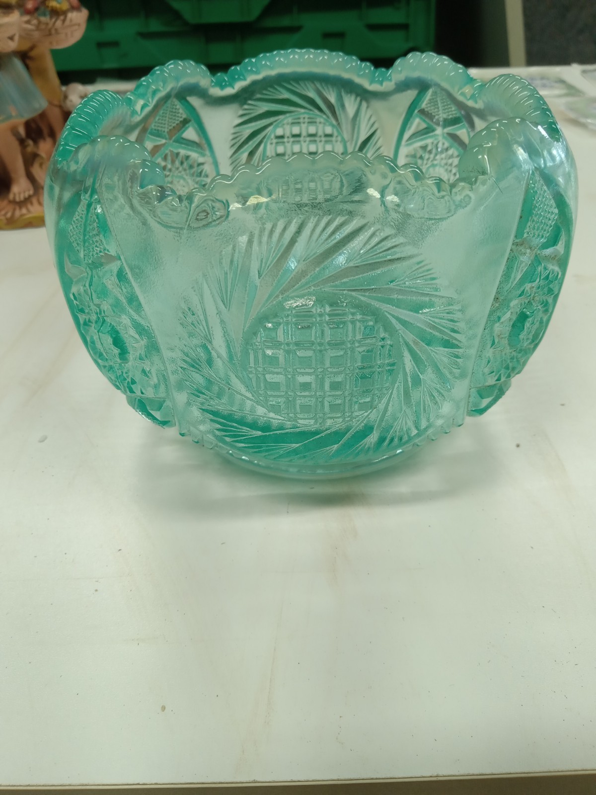 Fenton Rose Bowl Spruce Green Scalloped Sawtooth Edge Starburst Tree Pattern T24 Fenton Rose Bowl Spruce Green Scalloped Sawtooth Edge Starburst Tree Pattern T24