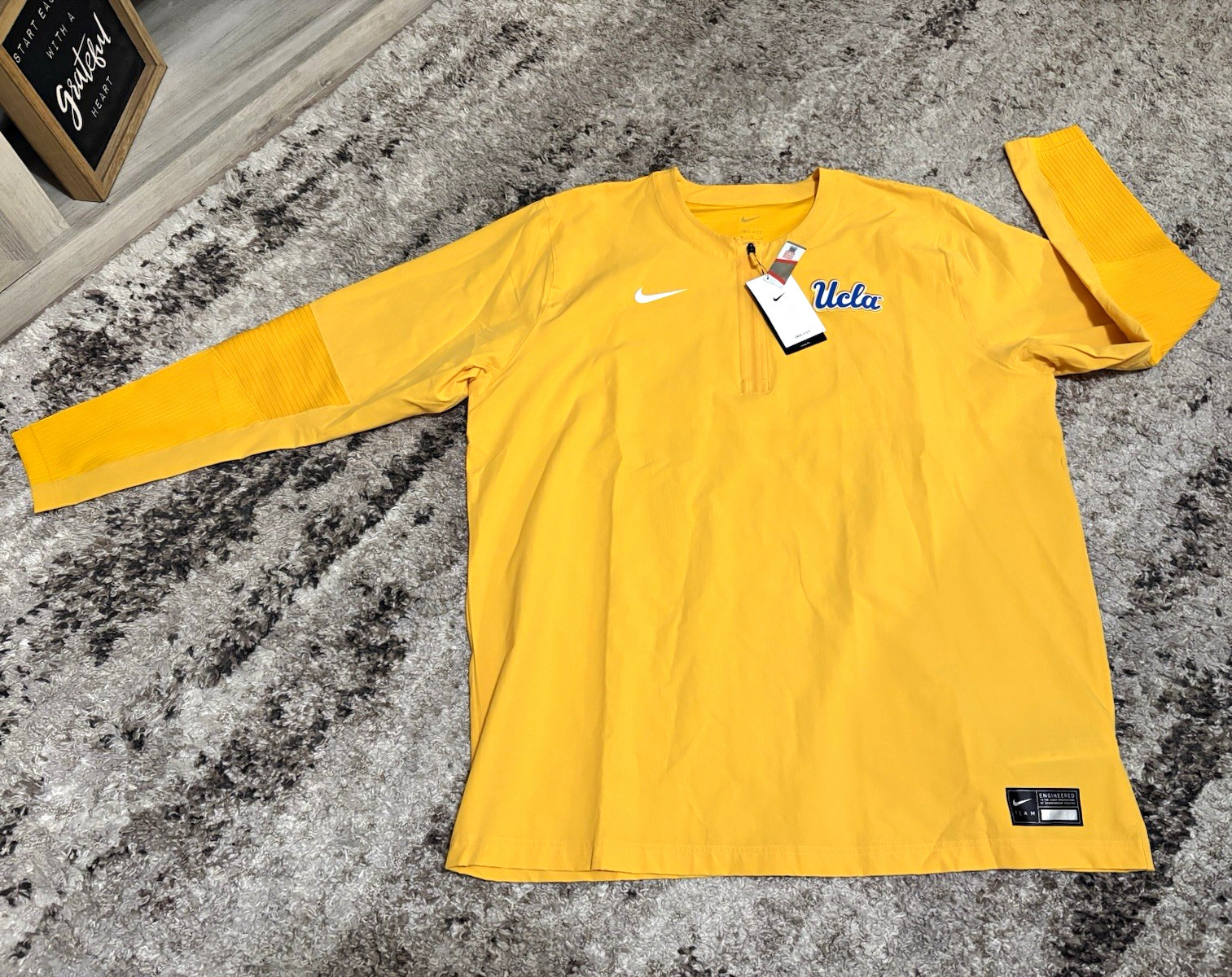 NWT Nike UCLA Bruins Dri-FIT 1/4 Zip Long Sleeve Pullover Mens XL Yellow JACKET