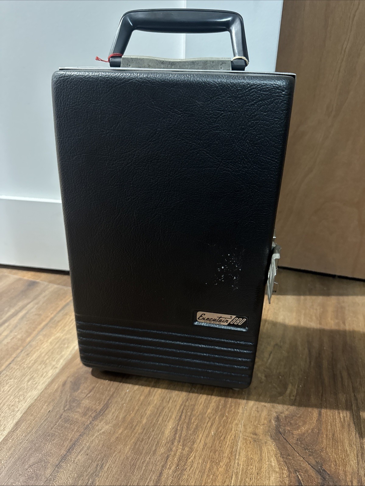 Vintage Executair 880 Trav-L-Bar Portable,from the 60s has original Tags