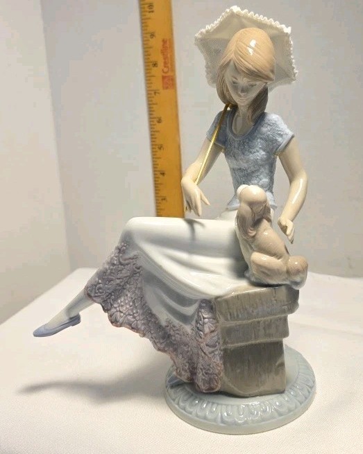 LLADRO Porcelain Figurine #7612- LLADRO Porcelain Figurine #7612-