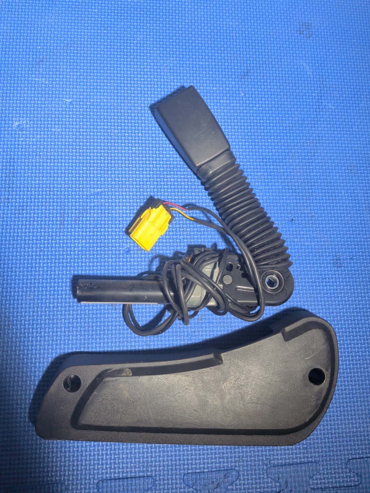 14-25 Promaster 1500 2500 3500 Passenger Right OR Center Seat Belt Buckle OEM 14-25 Promaster 1500 2500 3500 Passenger Right OR Center Seat Belt Buckle OEM
