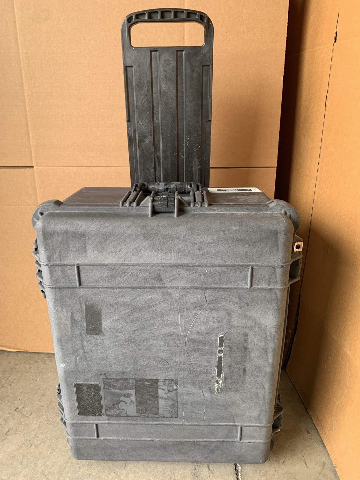 Pelican 1610 Protector Case | 24.83 x 19.69 x 11.88\