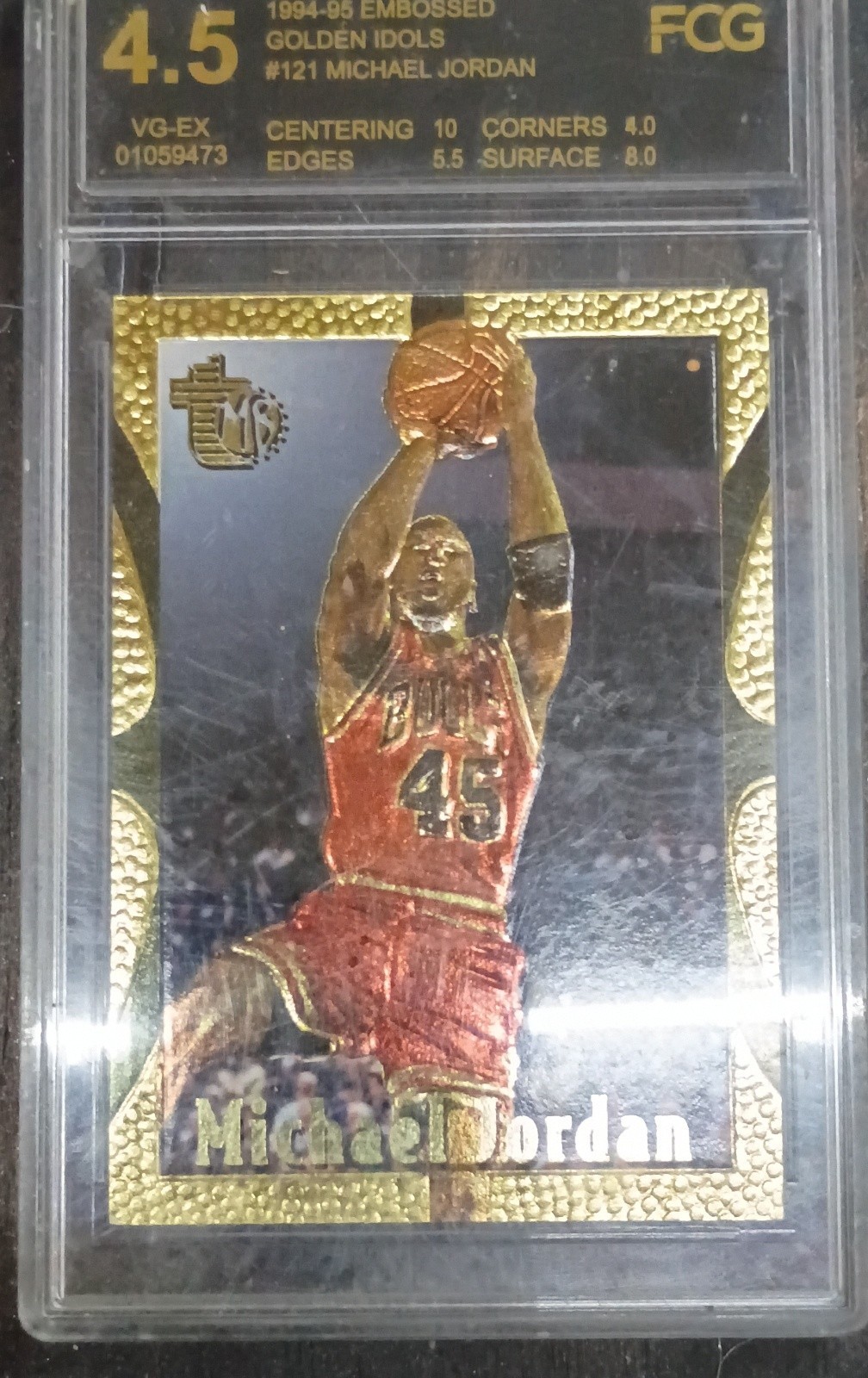 1994-95 Topps Embossed - Michael Jordan #121 Golden Idol 1994-95 Topps Embossed - Michael Jordan #121 Golden Idol