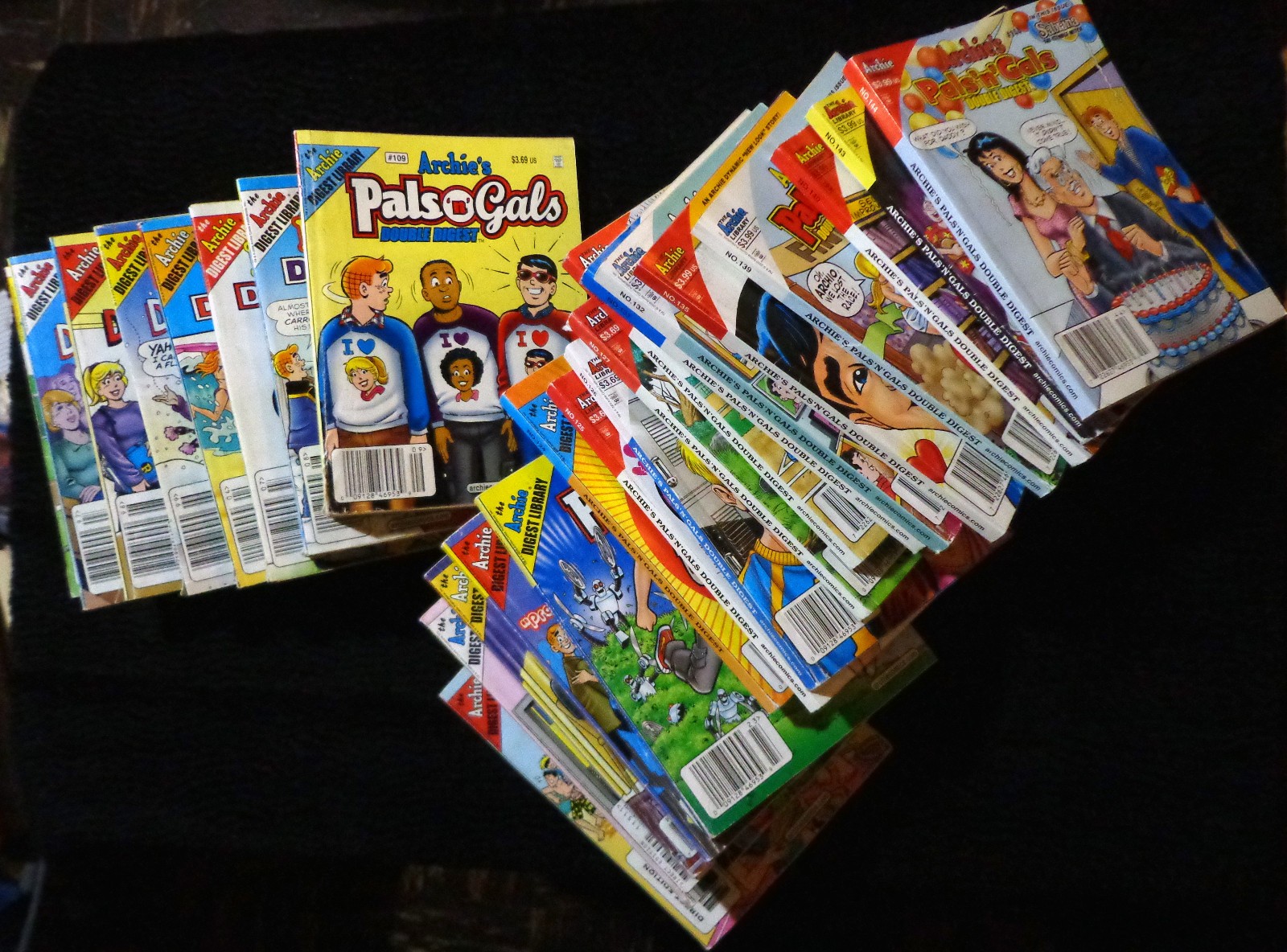LOT OF 25 DOUBLE DIGESTS ARCHIE'S PALS 'N' GALS COMICS 2005-2010