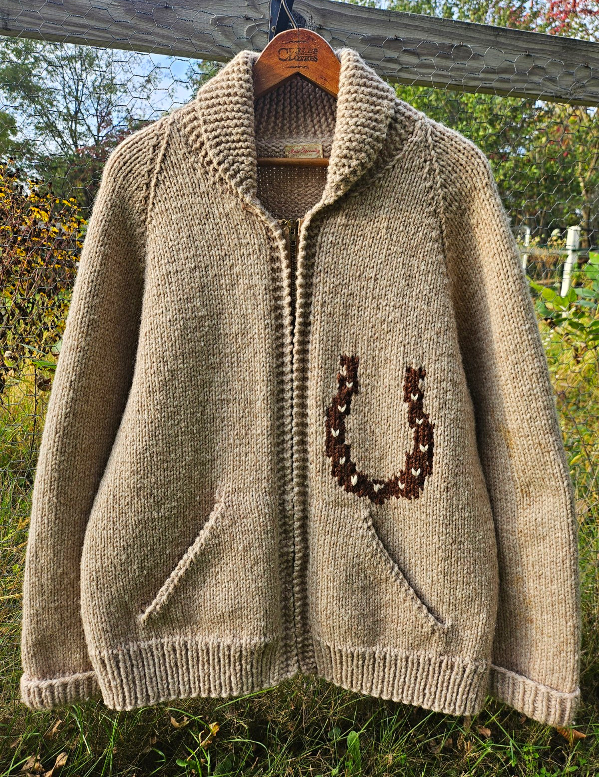Vintage 1950s-60s Horse Pattern Horseshoe Handknit Cowichan Sweater