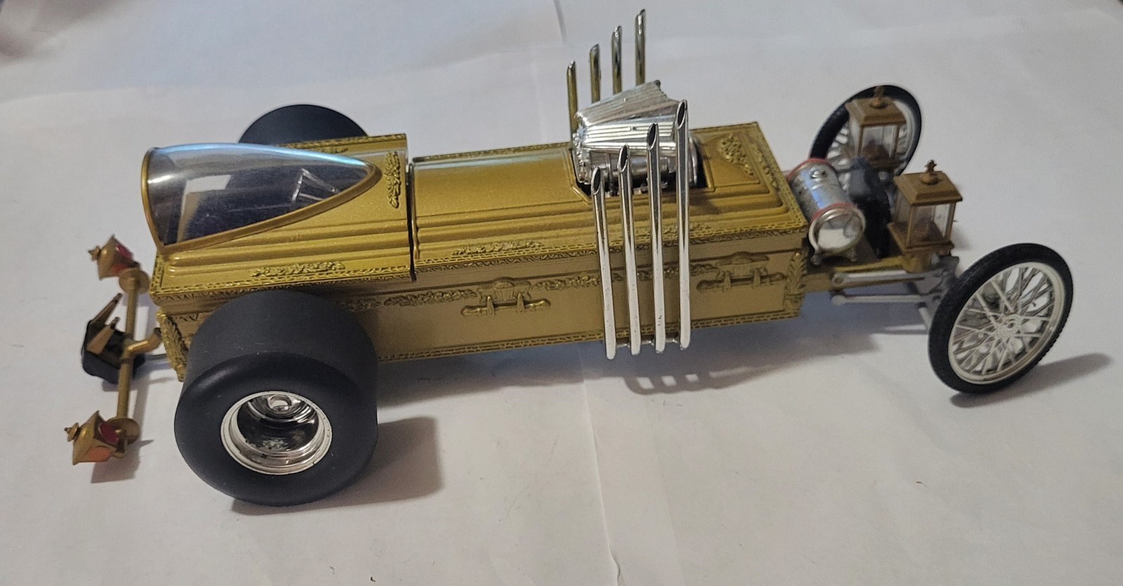 Ertl American Muscle The Munsters Dragsters Dragula 1:18 Diecast - Gold