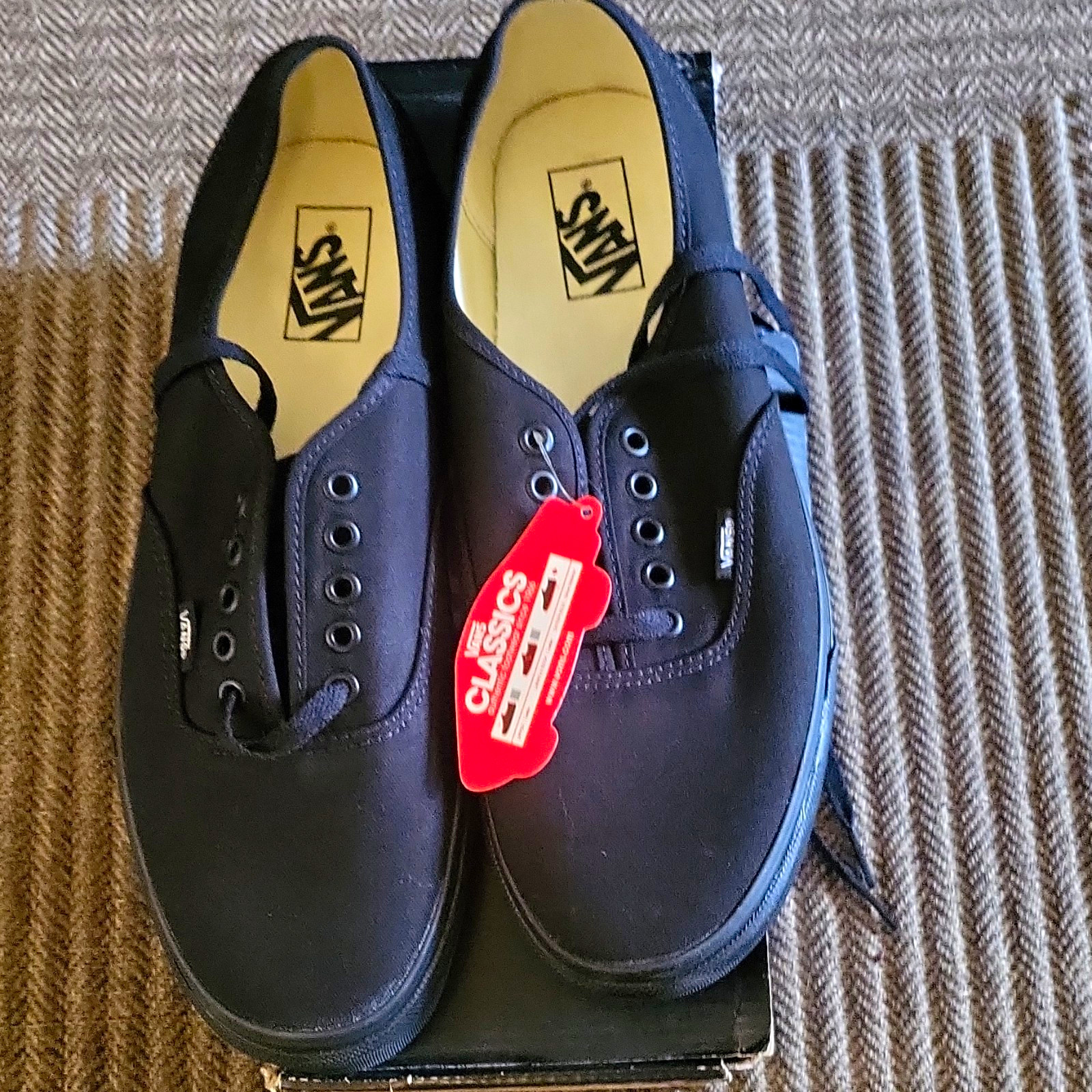 VANS Authentic Classics VN-0EE3BKA Black Low Top Lace Up Men’s Sneaker