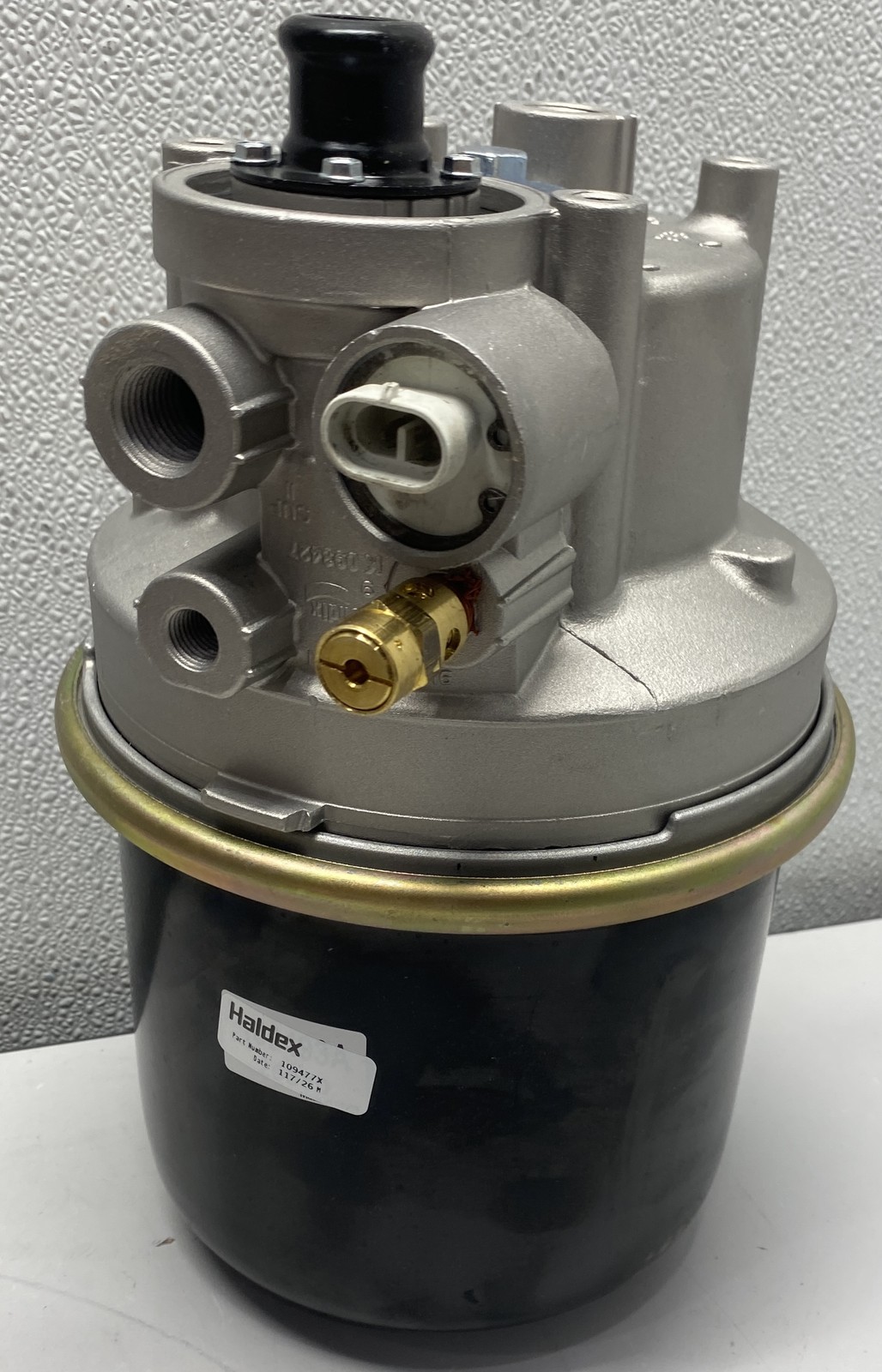 Haldex Remanufactured AD-IP Air Dryer 109477X