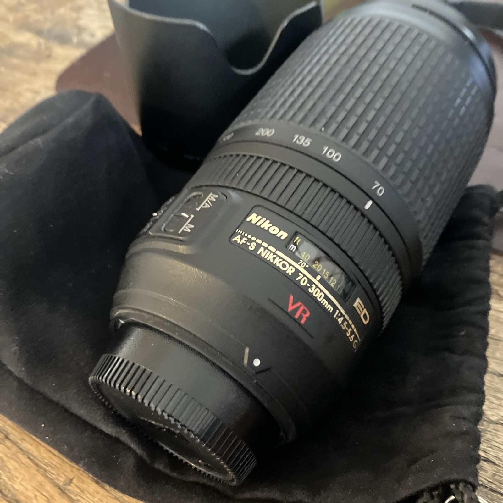 Nikon 70-300mm f/4.5-5.6G ED IF AF-S VR Nikkor Zoom Lens for Nikon Digital...