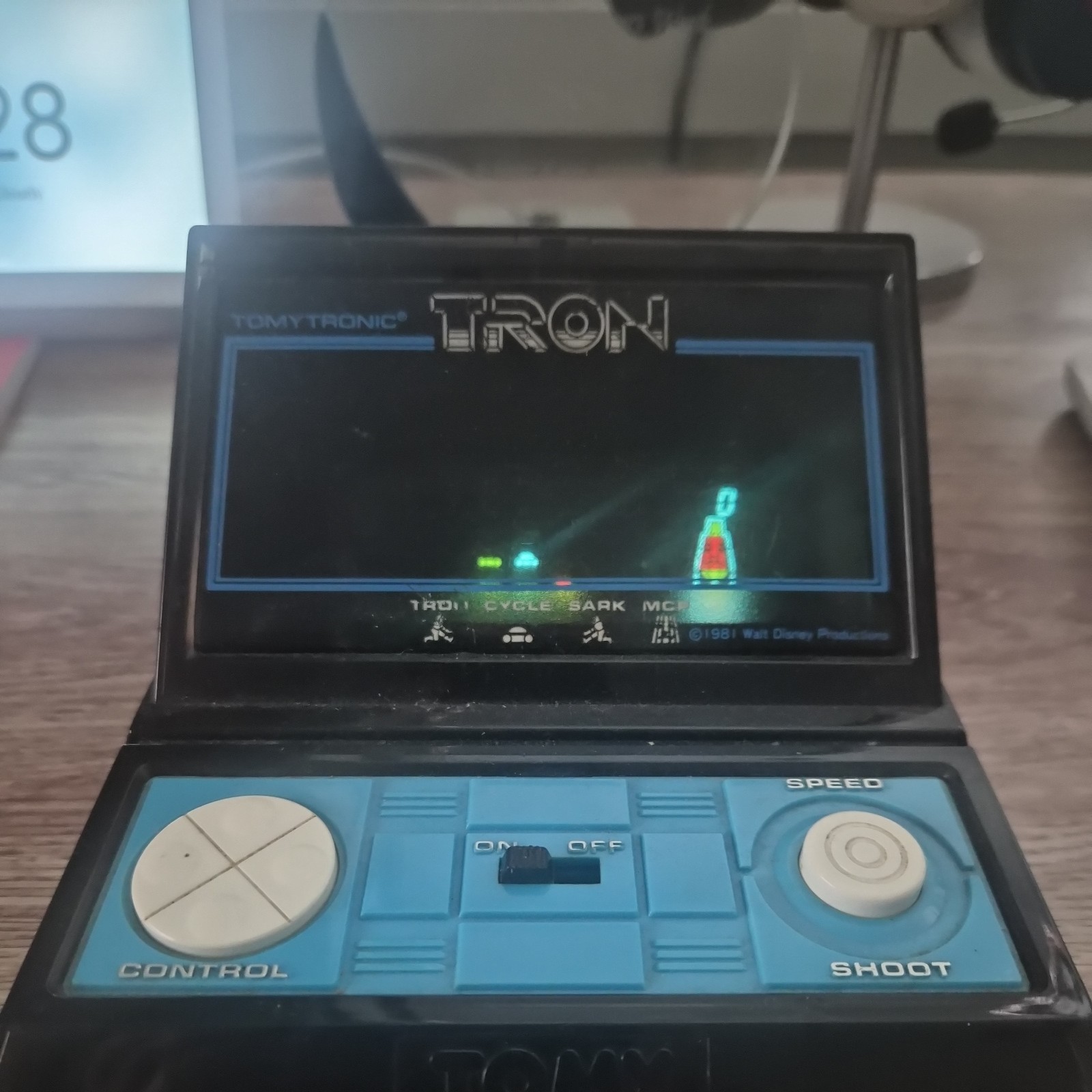 Vintage 1981 Tomy Disney TRON Tabletop Handheld Game TESTED & WORKS Vintage 1981 Tomy Disney TRON Tabletop Handheld Game TESTED & WORKS